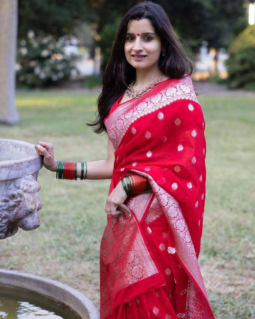 Modern Saree Crafted in Lilan Slub Soft Cotton with Rich Woven Blouse