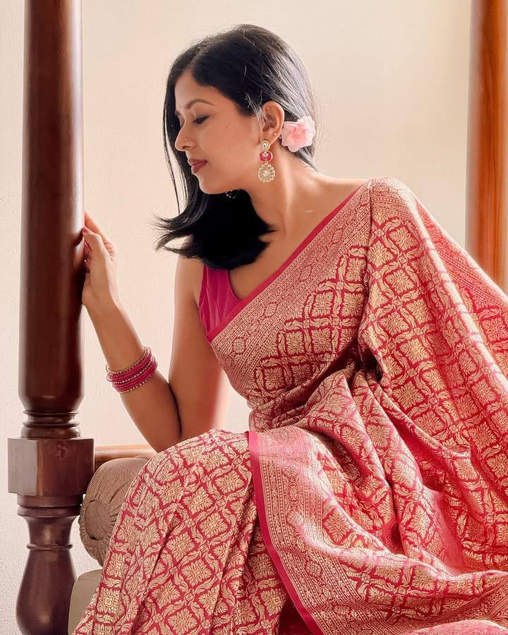 Comfort Luxe Organic Banarasi Lichi Silk Wedding Saree